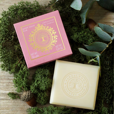 Sandalwood Country Club Amberwood and Jasmine 150g Soap